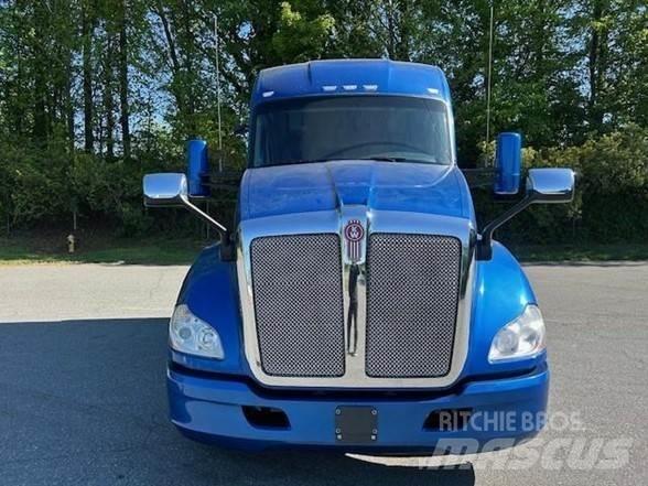 Kenworth T680 Autotractoare