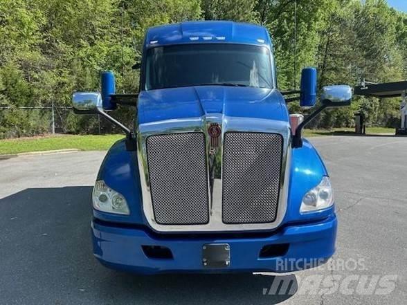 Kenworth T680 Autotractoare