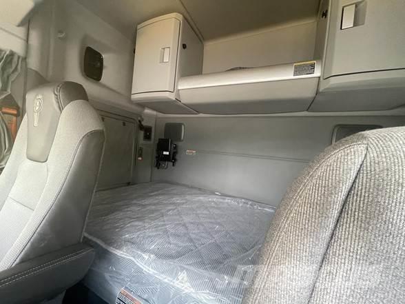 Kenworth T680 Autotractoare