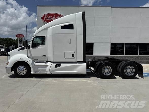 Kenworth T680 Autotractoare