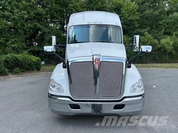 Kenworth T680 Autotractoare