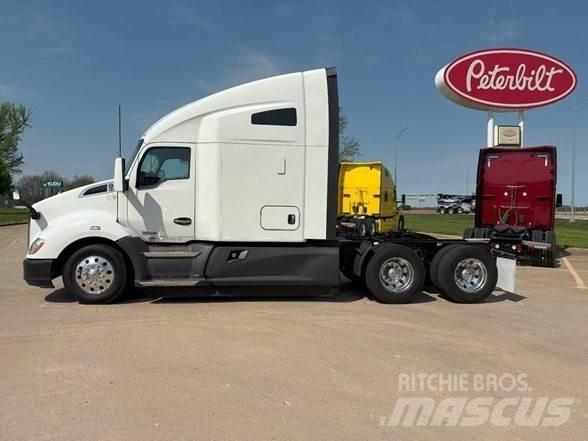 Kenworth T680 Autotractoare