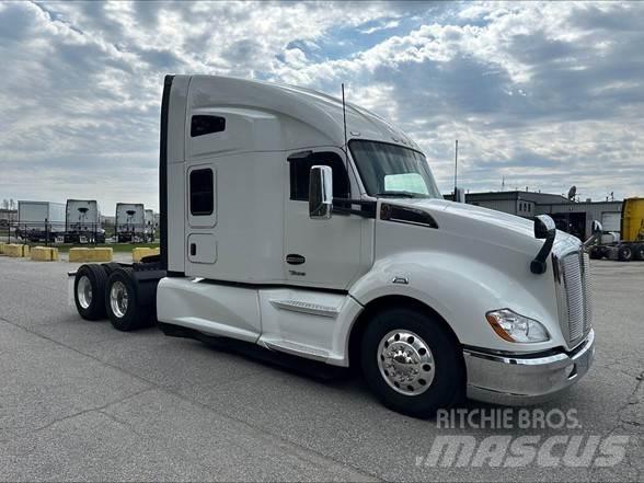 Kenworth T680 Autotractoare