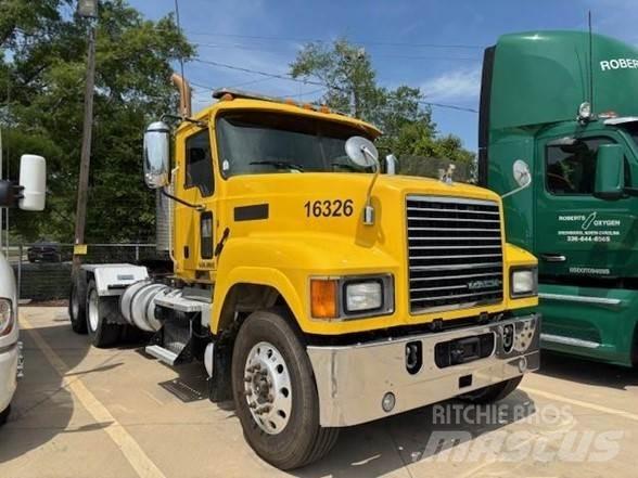 Mack PINNACLE CHU613 Autotractoare