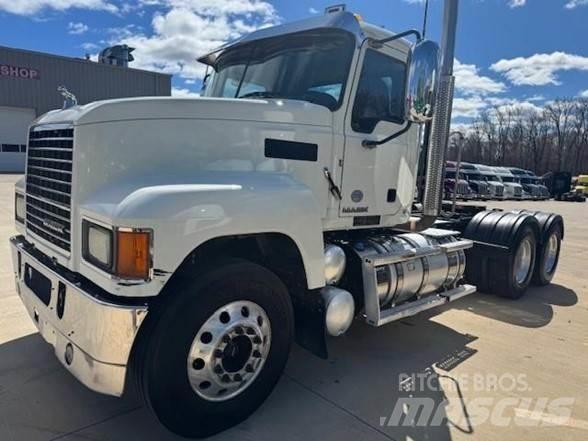 Mack PINNACLE CHU613 Autotractoare