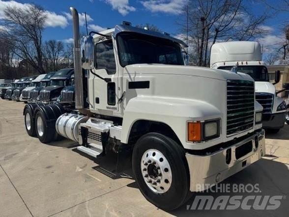 Mack PINNACLE CHU613 Autotractoare