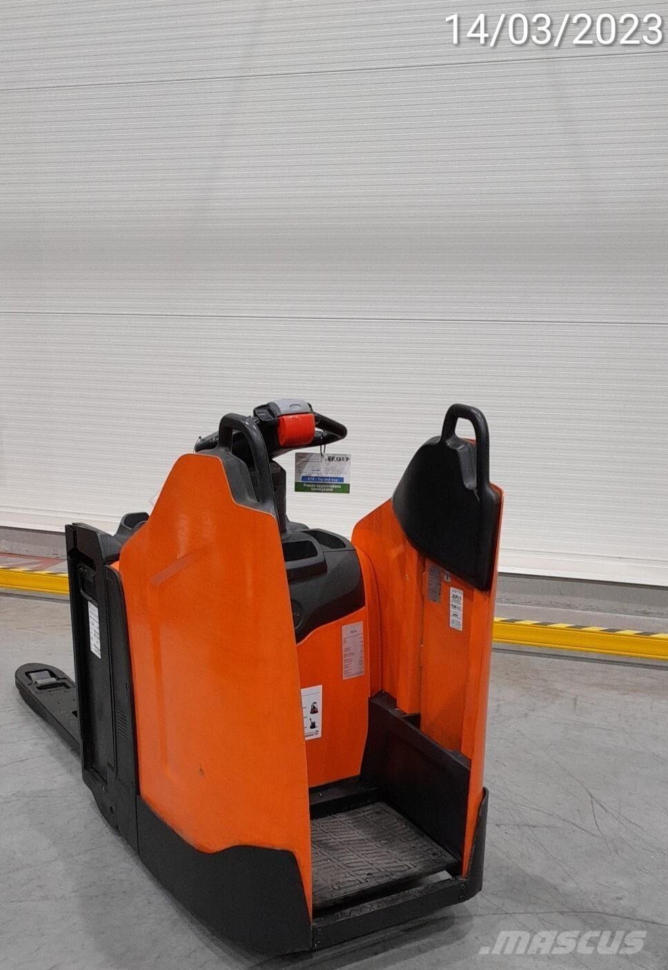 BT LPE200 Transpaleta cu platforma
