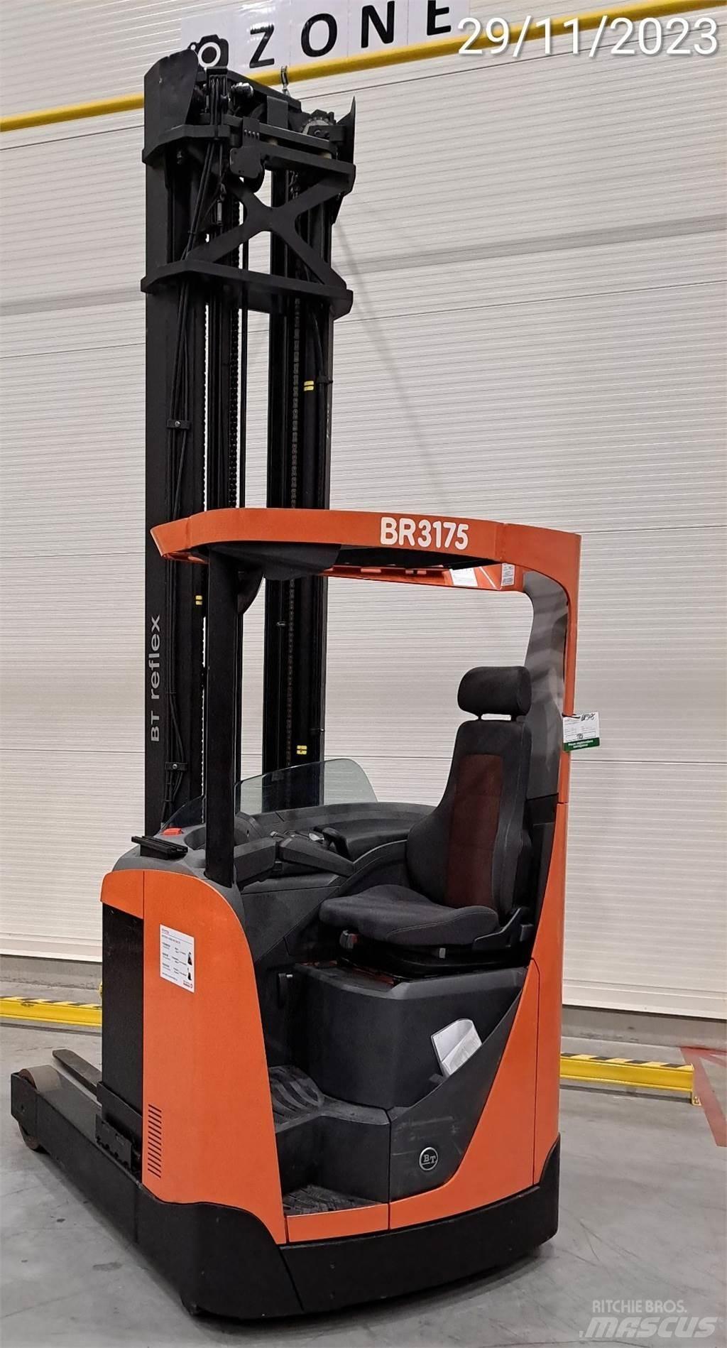 BT RRE160 Stivuitor cu catarg retractabil