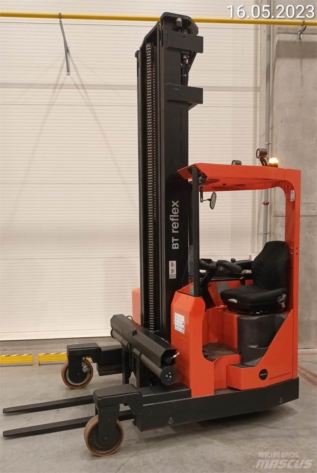 BT FRE270 Stivuitor cu catarg retractabil