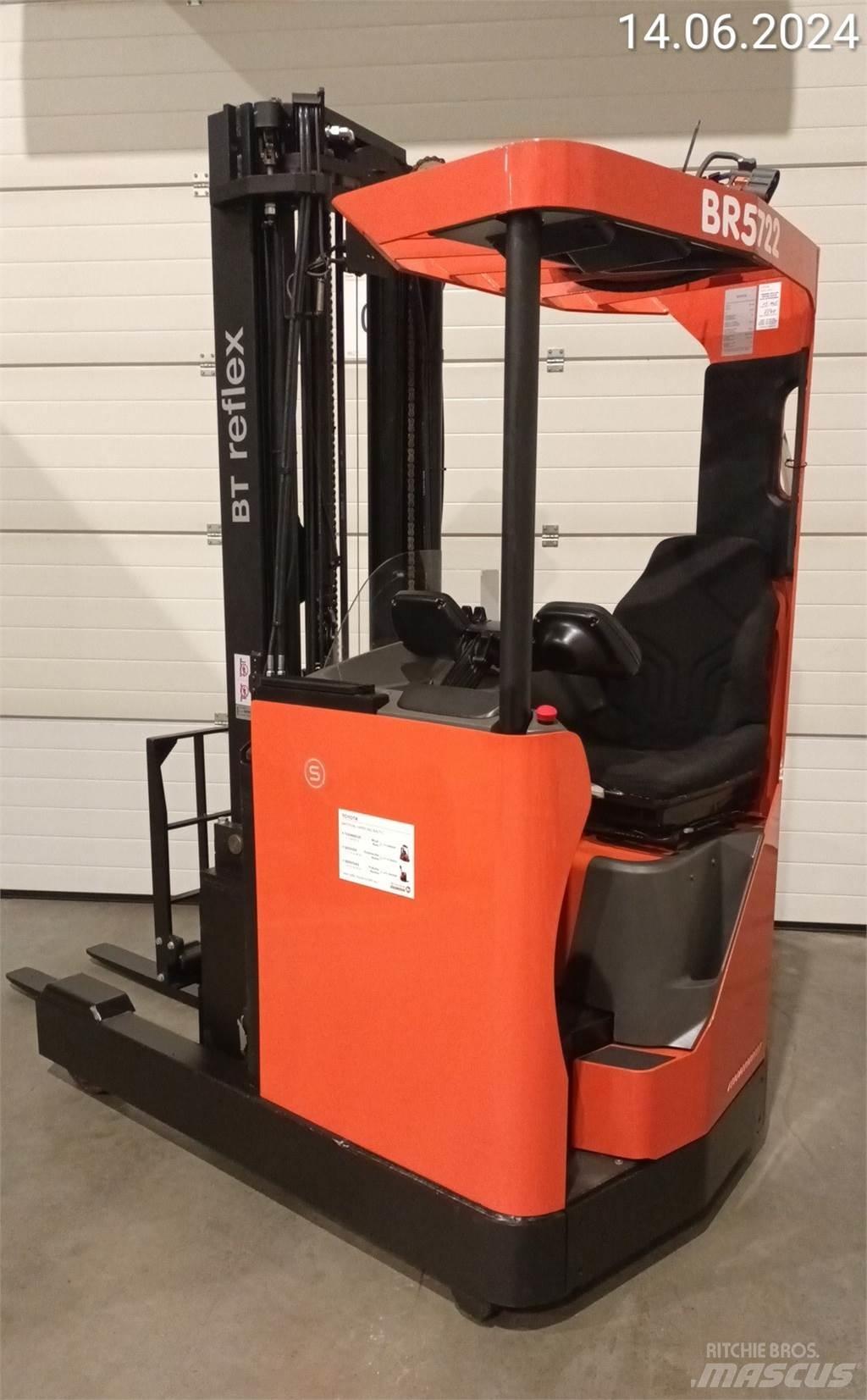 BT RRE160M Stivuitor cu catarg retractabil