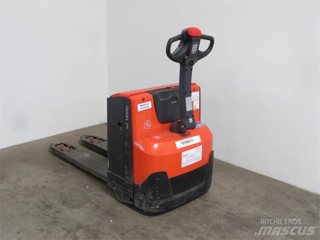 Toyota LWE180 Transpaleta electica cu furca