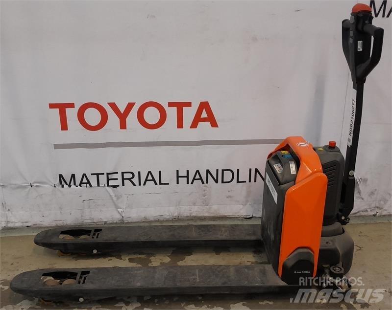 BT LHE130 Stivuitor electric