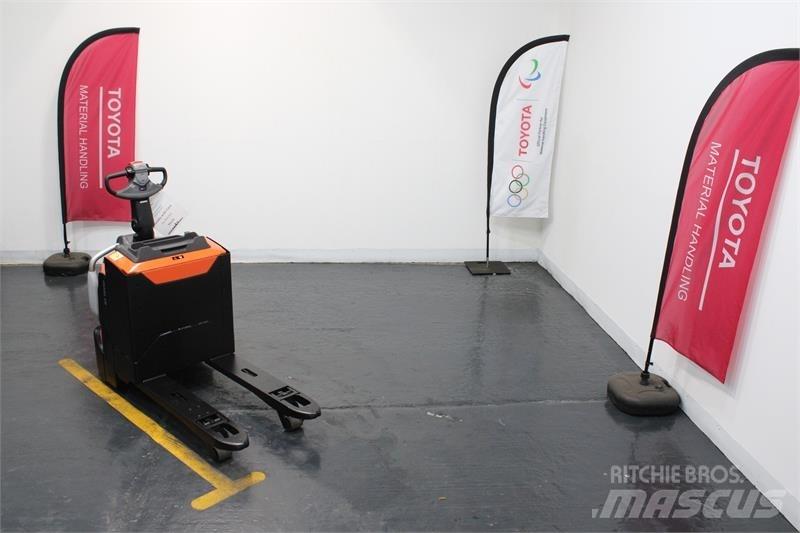 BT LPE200 Transpaleta cu platforma