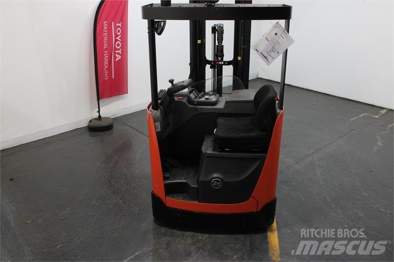 BT RRE160B Stivuitor cu catarg retractabil