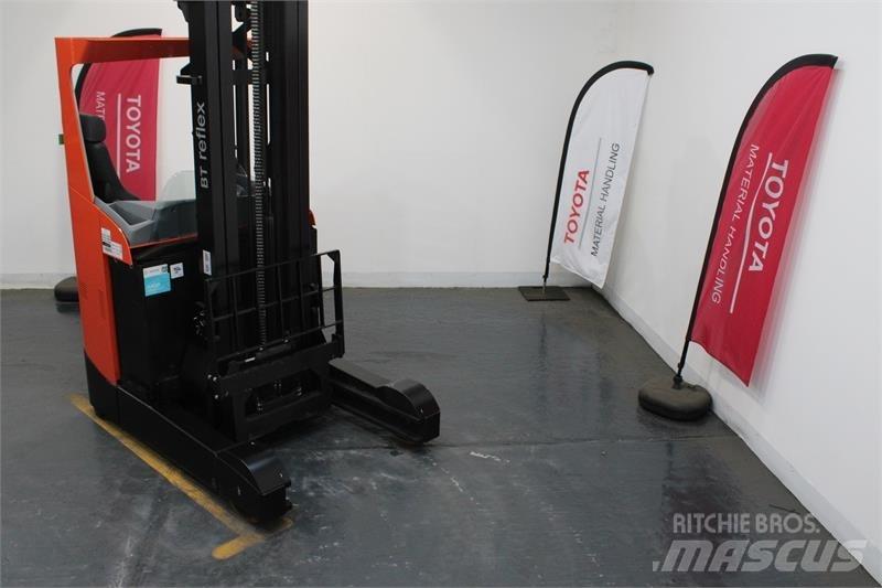 BT RRE200 Stivuitor cu catarg retractabil