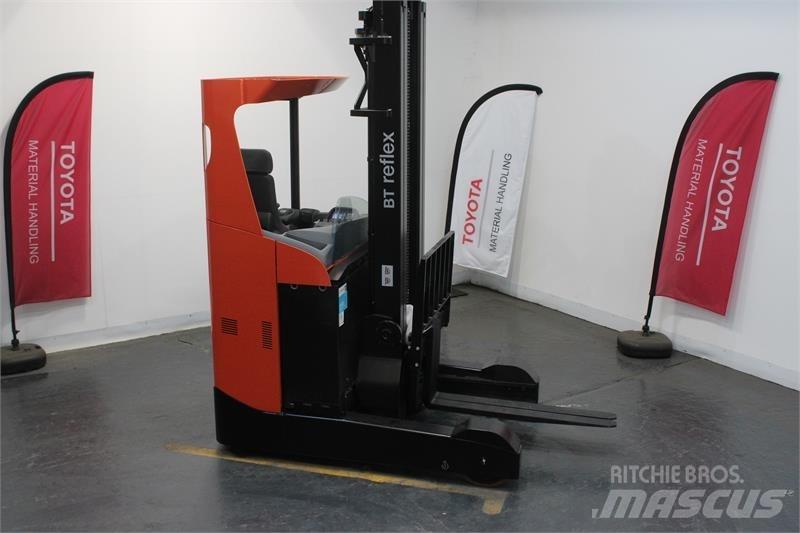 BT RRE200 Stivuitor cu catarg retractabil