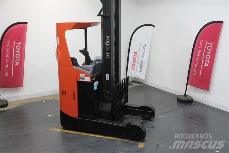 BT RRE200 Stivuitor cu catarg retractabil