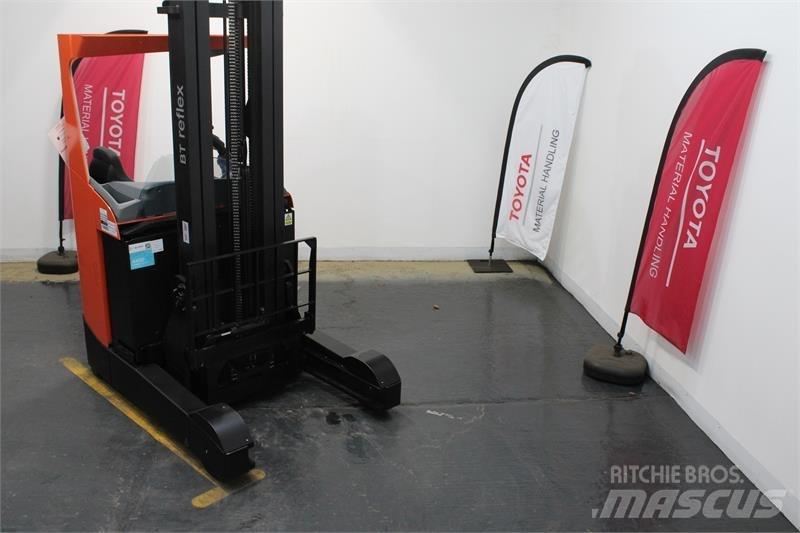 BT RRE200 Stivuitor cu catarg retractabil
