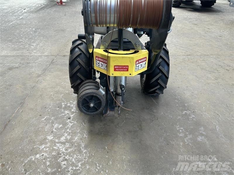  - - - Tractoare compacte