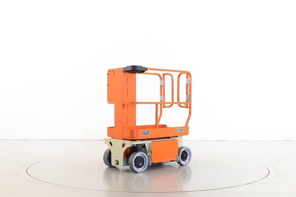 JLG 1230ES Ascensoare verticale catarg
