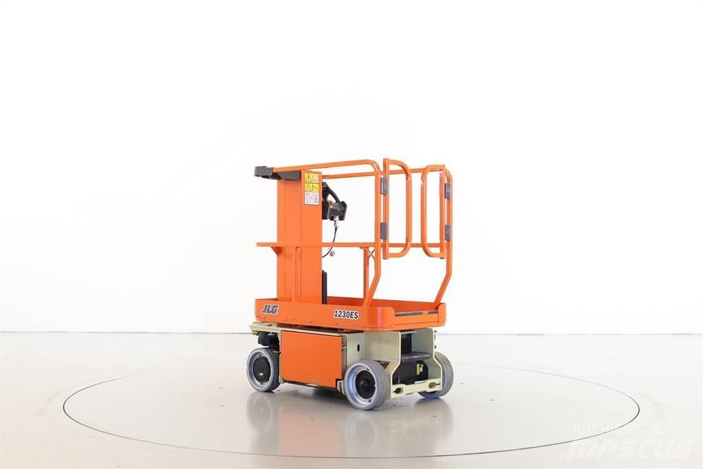 JLG 1230ES Ascensoare verticale catarg
