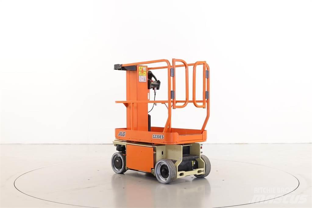 JLG 1230ES Ascensoare verticale catarg
