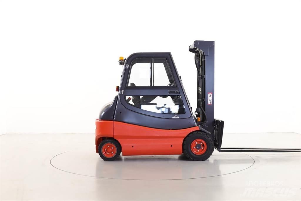 Linde E30-02/336 Stivuitor electric