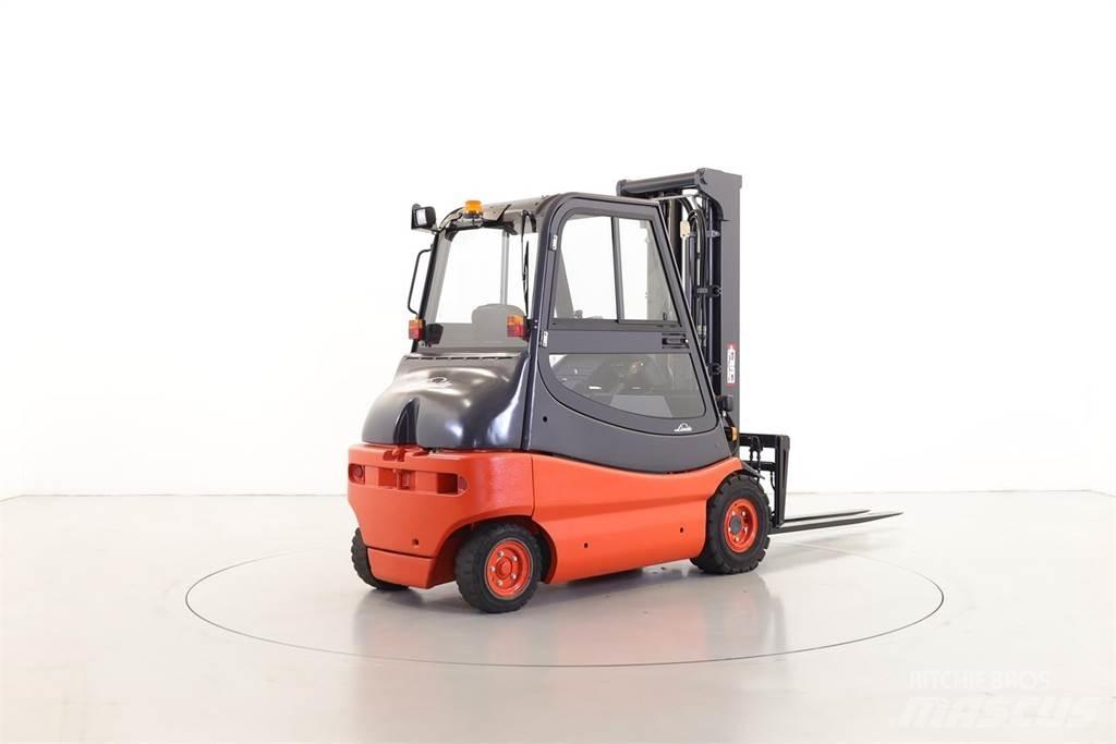 Linde E30-02/336 Stivuitor electric