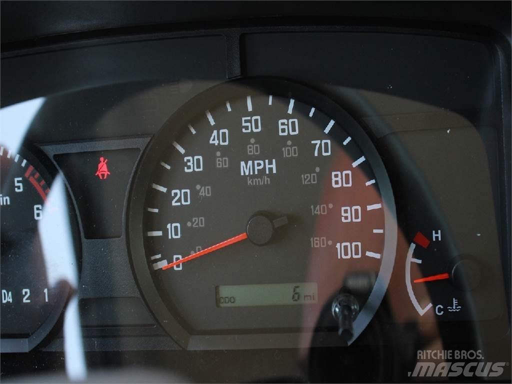 Isuzu NPR-HD Camioane platforma/prelata