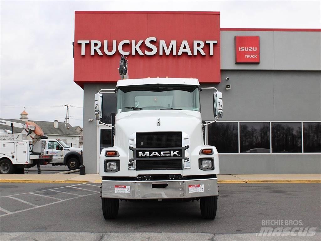 Mack MD6 Camioane cu macara