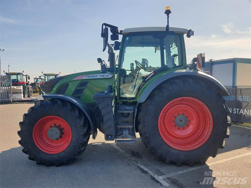 Fendt 718 VARIO S4 Tractoare