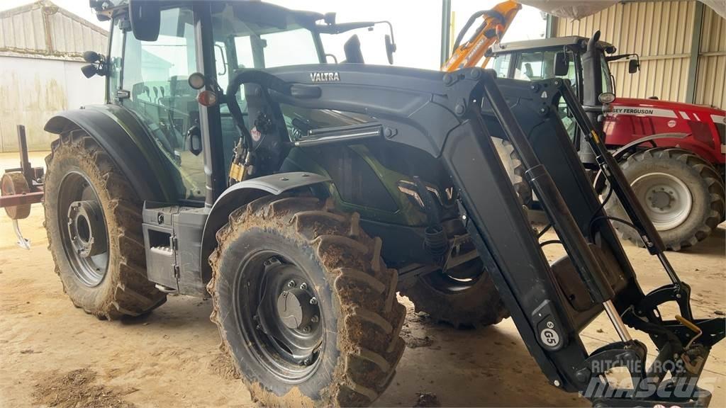 Valtra G135A Tractoare