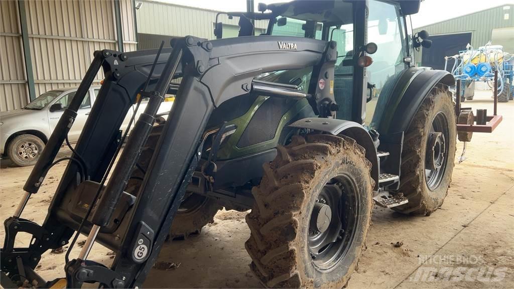 Valtra G135A Tractoare