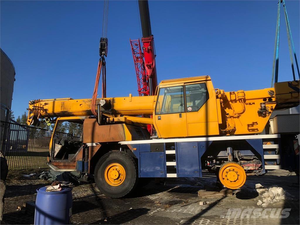 Liebherr LTM 1030-2 Macara pentru orice teren