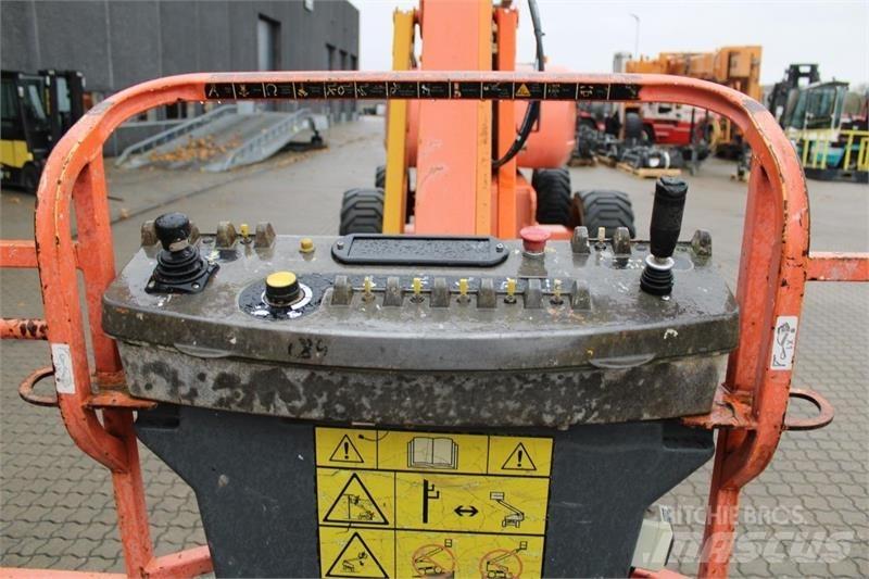JLG 800AJ Nacele cu brat articulat