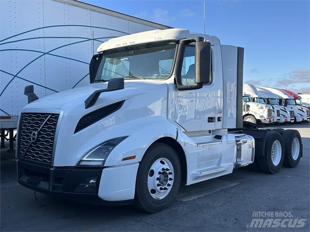 Volvo VNL300 Autotractoare
