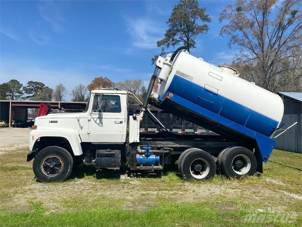 Ford L8000 Utilaje construcții - Altele