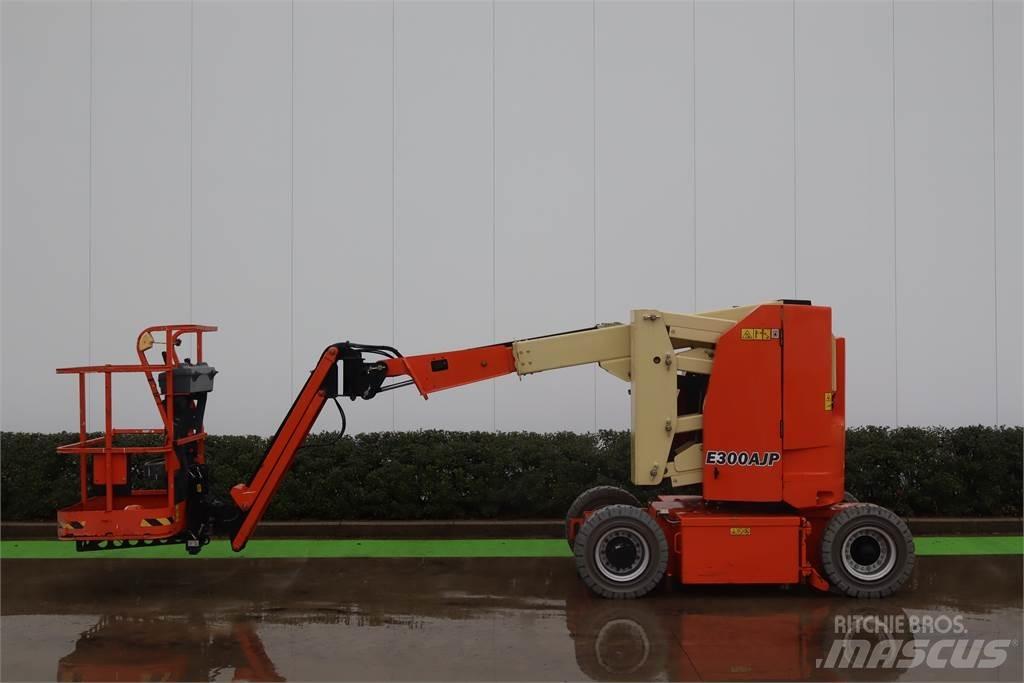 JLG E300AJP Nacele cu brat articulat