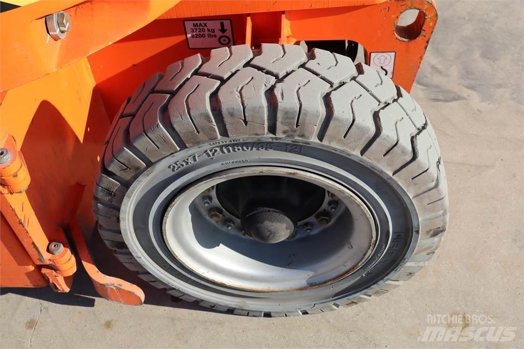 JLG E300AJP Nacele cu brat articulat