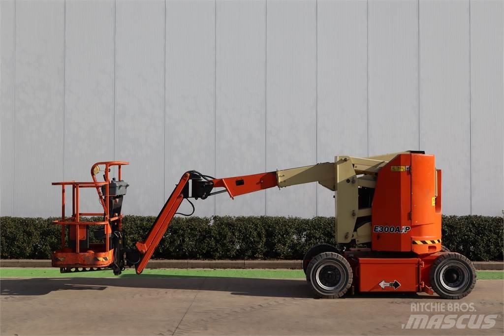 JLG E300AJP Nacele cu brat articulat