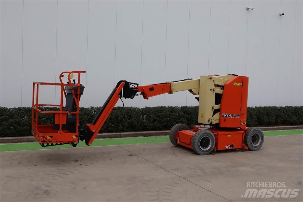 JLG E300AJP Nacele cu brat articulat