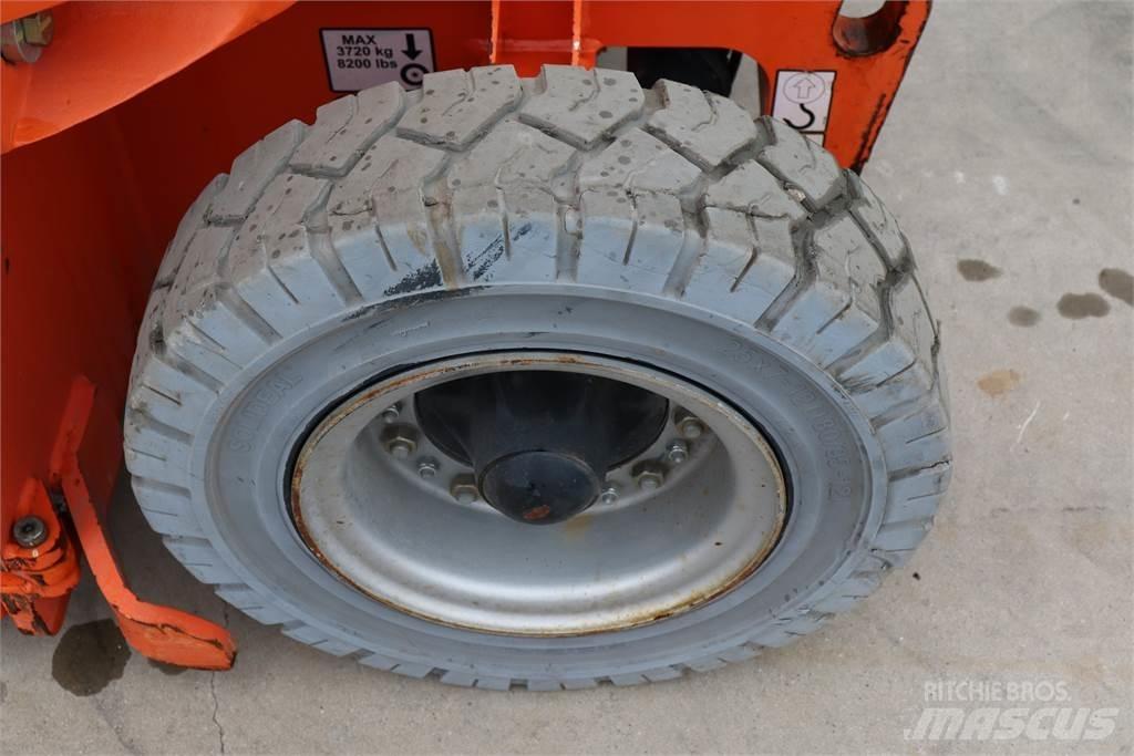 JLG E300AJP Nacele cu brat articulat