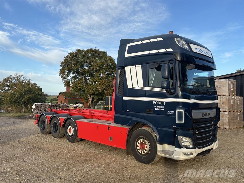 DAF XF 510 FAK 8X2 Camion cu carlig de ridicare