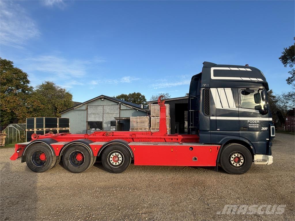 DAF XF 510 FAK 8X2 Camion cu carlig de ridicare