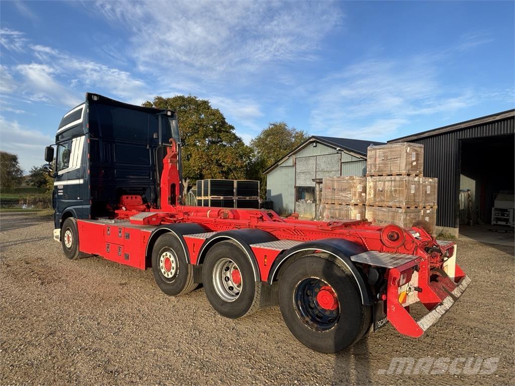 DAF XF 510 FAK 8X2 Camion cu carlig de ridicare