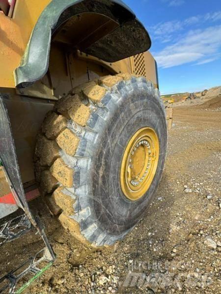 CAT 980M Incarcator pe pneuri