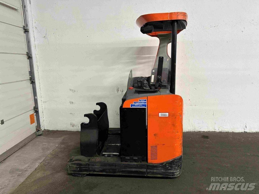 BT RRE 140 - TRIPLEX 8 m Stivuitor cu catarg retractabil
