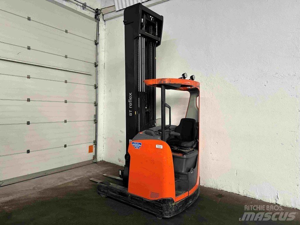 BT RRE 140 - TRIPLEX 9 m Stivuitor cu catarg retractabil