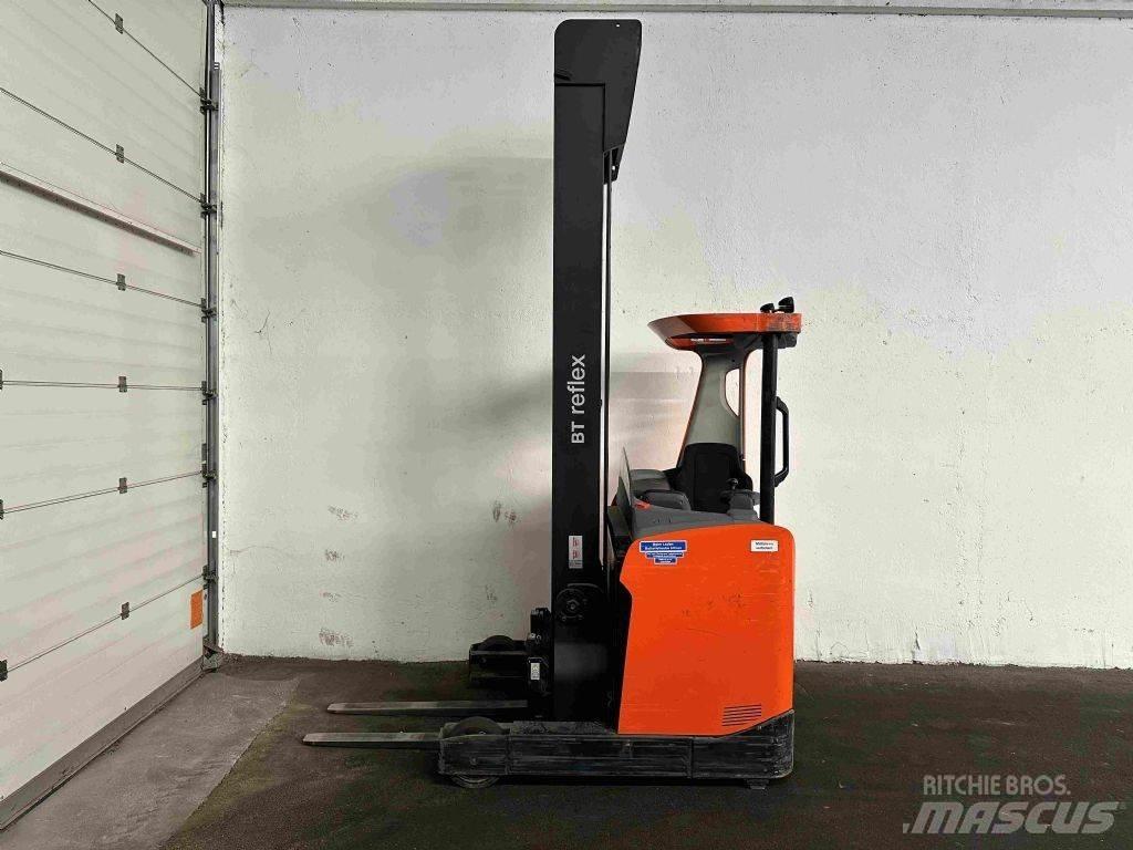 BT RRE 140 - TRIPLEX 9 m Stivuitor cu catarg retractabil