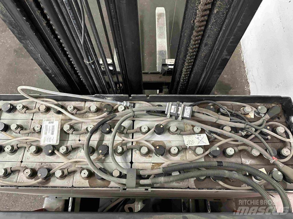 BT RRE 140 - TRIPLEX 9 m Stivuitor cu catarg retractabil